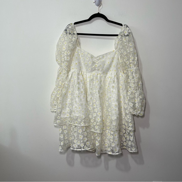 Storia Women's white sheer puff sleeve all over daisy baby doll mini dress in L - Picture 3 of 9